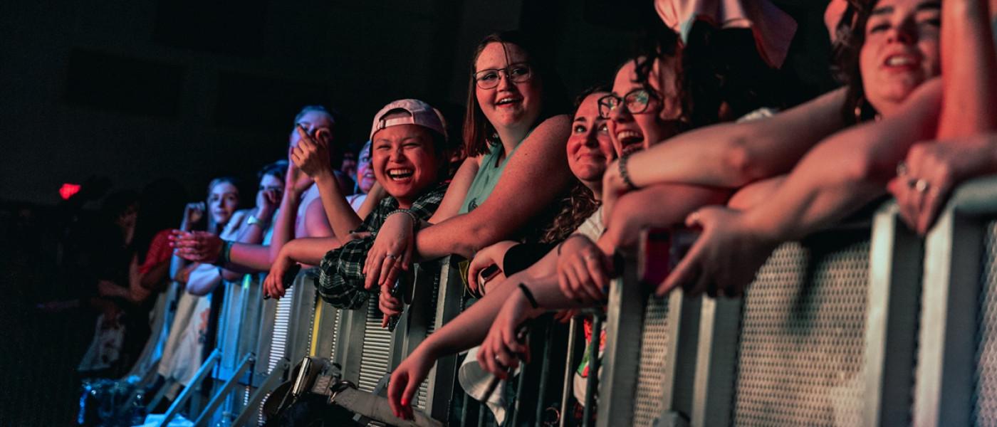 学生 having fun in the front row at the Spring Concert